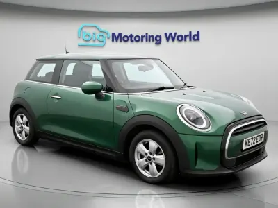 Usado Mini Cooper Classic 136 CV (100 kW) 2022 Verde Utilitario