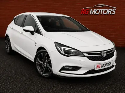 Used Vauxhall Astra SRi 150 HP (110 kW) 2016 White Hatchback