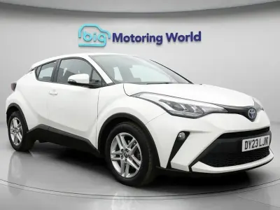 Used Toyota C-HR 122 HP (89 kW) 2023 White SUV
