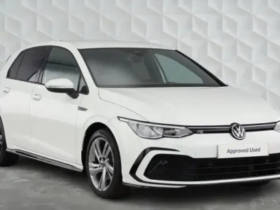 Begagnad VW Golf VII R-line 150 HK (110 kW) 2020 Vit Halvkombi