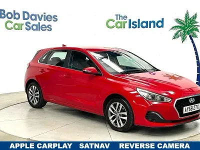 Used Hyundai i30 SE 120 HP (88 kW) 2018 Red Hatchback