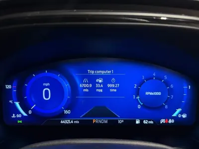 Usado Ford Focus ST-Line X 125 CV (91 kW) 2020 Plateado Utilitario