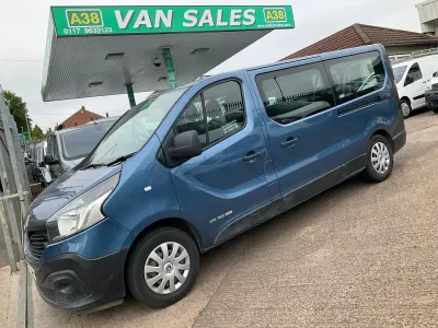 Used Renault Trafic Business 125 HP (91 kW) 2017 Blue MPV