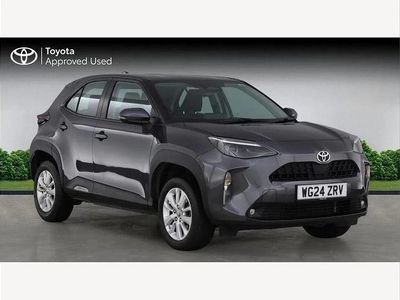 Usado Toyota Yaris Cross 113 HP (83 kW) 2024 Cinzento SUV