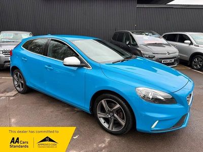 Used Volvo V40 R-Design 122 HP (89 kW) 2015 Blue Hatchback