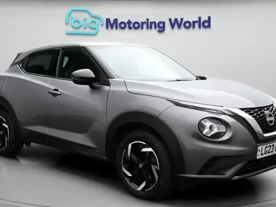 Begagnad Nissan Juke N-Connecta 114 HK (83 kW) 2023 Grå SUV