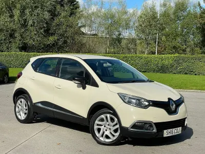 Used Renault Captur Dynamique 90 HP (66 kW) 2016 Cream SUV