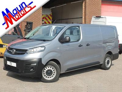 Usado Vauxhall Vivaro S 145 HP (106 kW) 2023 Cinzento Monovolume