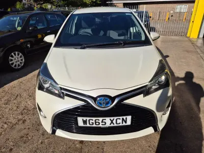 Used Toyota Yaris Sport 100 HP (73 kW) 2015 White Hatchback