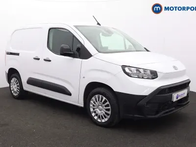 Used Toyota Proace 120 HP (88 kW) 2025 White MPV