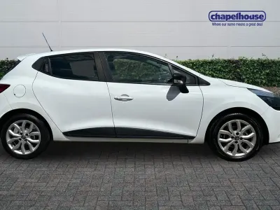 Used Renault Clio Play 75 HP (55 kW) 2017 White Hatchback