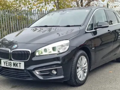 Begagnad BMW 218 Luxury Line 2018 Svart Halvkombi