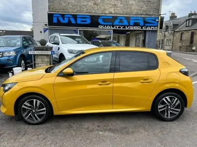 Second-hand Peugeot 208 Allure Premium 100 CP (73 kW) 2021 Galben Hatchback