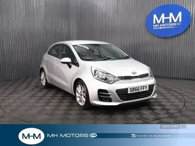 Used Kia Rio 75 HP (55 kW) 2017 Silver Hatchback