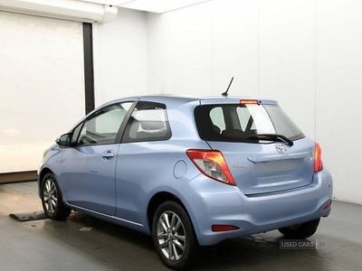 Begagnad Toyota Yaris 69 HK (50 kW) 2014 Blå Halvkombi
