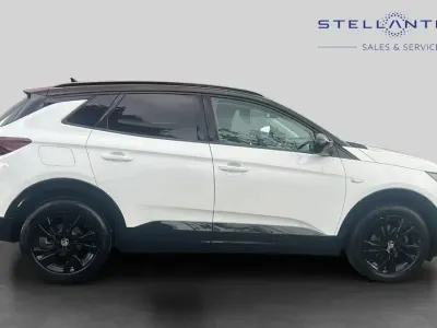 Used Vauxhall Grandland X GS Line 128 HP (94 kW) 2022 White SUV