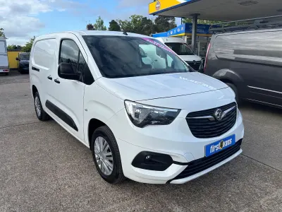 Used Vauxhall Combo drive 100 HP (73 kW) 2021 White MPV