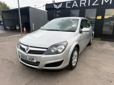 Second-hand Vauxhall Astra Club 2005 Argintiu Hatchback