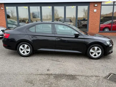 Gebraucht Skoda Superb 150 PS (110 kW) 2019 Schwarz Kombi
