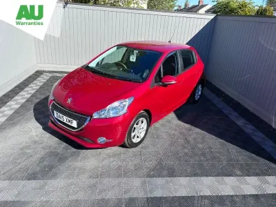 Używany Peugeot 208 Active 110 KM (80 kW) 2015 Czerwony Hatchback