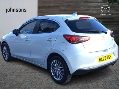 Używany Mazda 2 Inclusive 116 KM (85 kW) 2023 Srebrny Hatchback