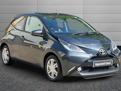 Begagnad Toyota Aygo x-press 68 HK (50 kW) 2015 Grå Halvkombi