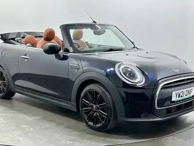 Usado Mini Cooper Cabriolet Exclusive 136 CV (100 kW) 2021 Azul Descapotable