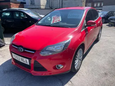 Used Ford Focus Zetec 125 HP (91 kW) 2012 Red Hatchback