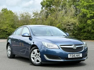 Used Vauxhall Insignia Design Edition 136 HP (100 kW) 2016 Blue Hatchback