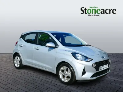 Usado Hyundai i10 SE 67 HP (49 kW) 2023 Prateado Citadino