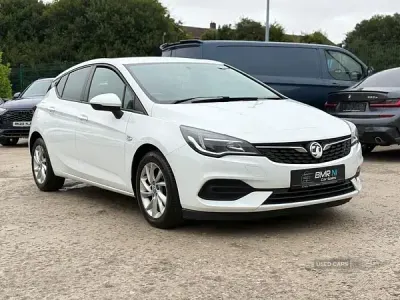 Used Vauxhall Astra Business Edition 105 HP (77 kW) 2020 White Hatchback