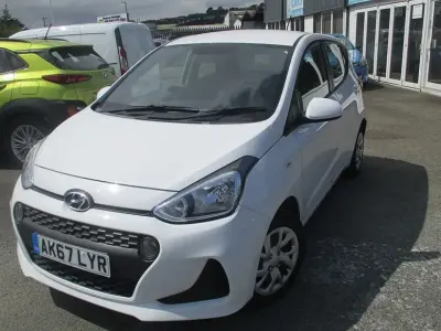 Used Hyundai i10 SE 67 HP (49 kW) 2017 White Hatchback