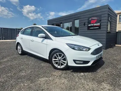 Used Ford Focus Zetec 120 HP (88 kW) 2017 White Hatchback