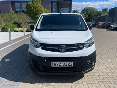 Used Vauxhall Vivaro 101 HP (74 kW) 2022 White MPV