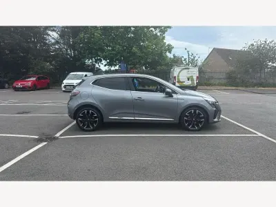 Used Renault Clio Techno 90 HP (66 kW) 2024 Metallic  shadow grey  Hatchback