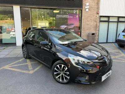 Used Renault Clio Iconic 140 HP (102 kW) 2022 Metallic black  Hatchback