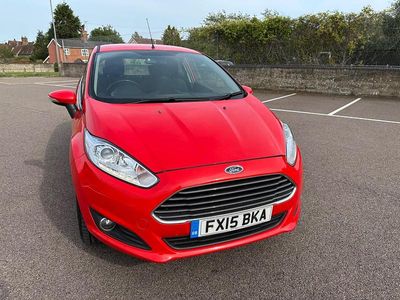 Used Ford Fiesta Zetec 82 HP (60 kW) 2015 Red Hatchback