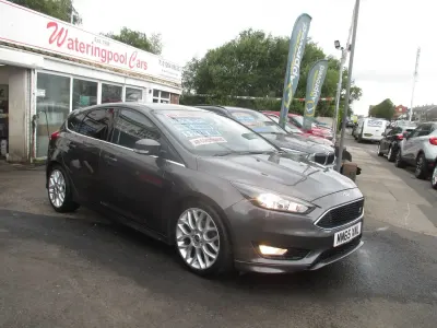 Used Ford Focus Zetec 125 HP (91 kW) 2015 Grey Hatchback
