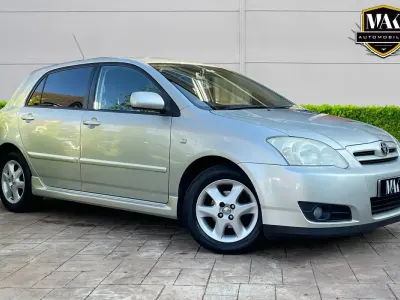 Usado Toyota Corolla 97 CV (71 kW) 2006 Plateado Utilitario