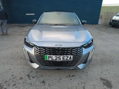 Nouvelle Peugeot e-208 GT 113 kW (154 ch) 2025 Gris Citadine