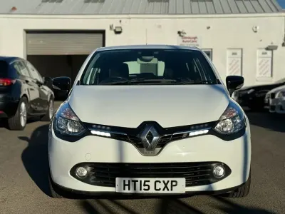 Begagnad Renault Clio IV Dynamique 73 HK (53 kW) 2015 Vit Halvkombi