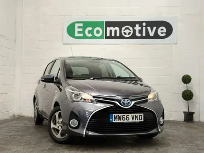 Used Toyota Yaris 101 HP (74 kW) 2017 Grey Hatchback