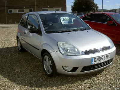 Used Ford Fiesta 80 HP (58 kW) 2005 Silver Hatchback