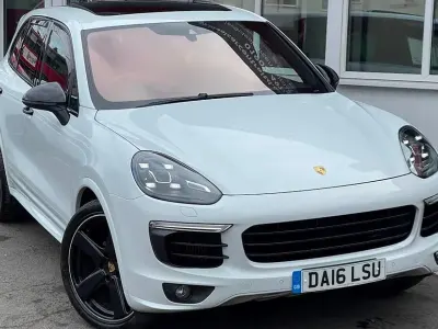 Used Porsche Cayenne 262 HP (192 kW) 2016 White SUV