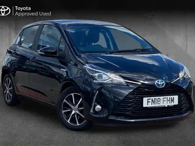 Used Toyota Yaris Hybrid 100 HP (73 kW) 2018 Black Hatchback