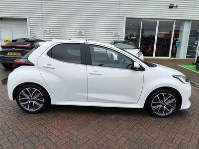 Used Toyota Yaris Hybrid 116 HP (85 kW) 2023 Pure white Hatchback
