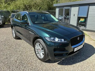 Begagnad Jaguar F-Pace Prestige 180 HK (132 kW) 2016 Grön SUV