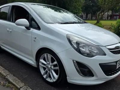Used Vauxhall Corsa SRi 100 HP (73 kW) 2014 White Hatchback