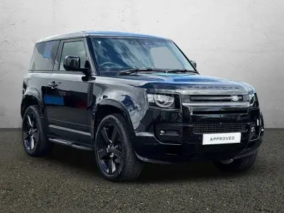 Usado Land Rover Defender HSE Dynamic 246 HP (180 kW) 2025 Preto SUV