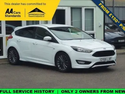 Used Ford Focus ST-Line 125 HP (91 kW) 2017 White Hatchback